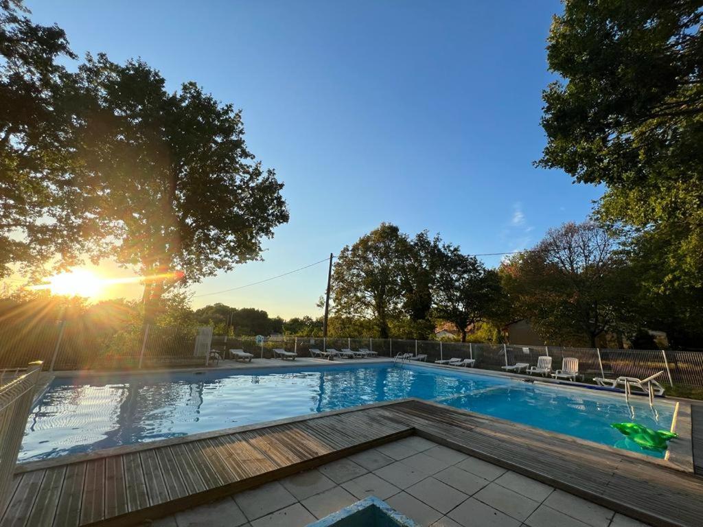 8-Gite 5 Personnes Avec Piscine Saint-Aubin-de-Nabirat Εξωτερικό φωτογραφία